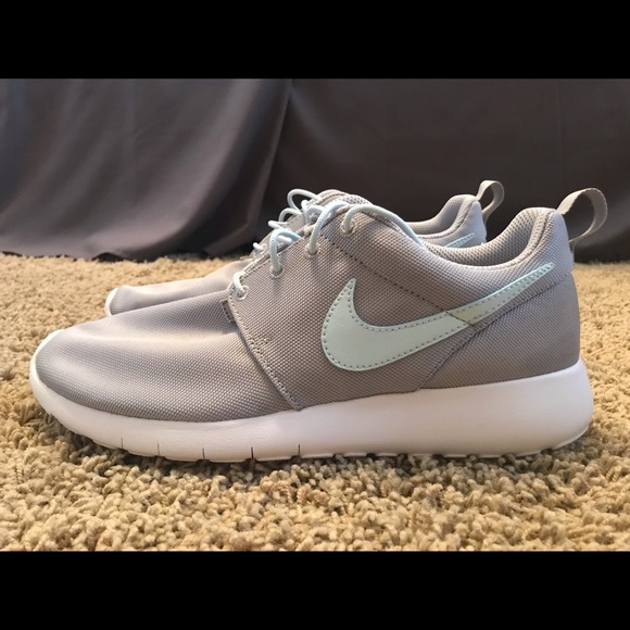 Nike Roche - Picture 1 of 8